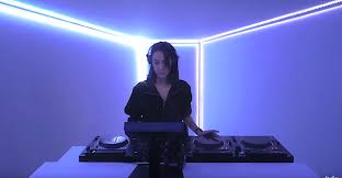 Profil DJ Amelie Lens, Fokus DJ Tinggalkan Modelling