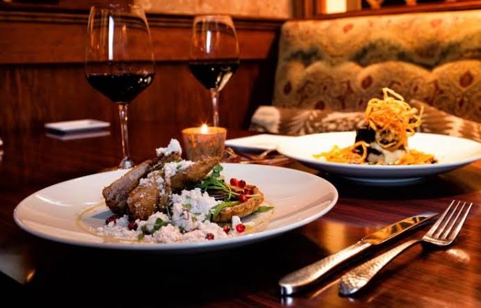 4 Tips Menciptakan Momen Makan Malam Romantis Bersama Pasangan