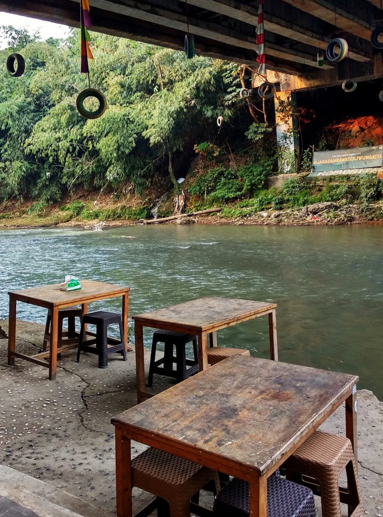 Kedai Suwung Cafe Depok, Sensasi Nikmatnya Ngopi di Tepi Kali