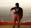 Rasakan Sensasi "Terbang" dengan Paralayang