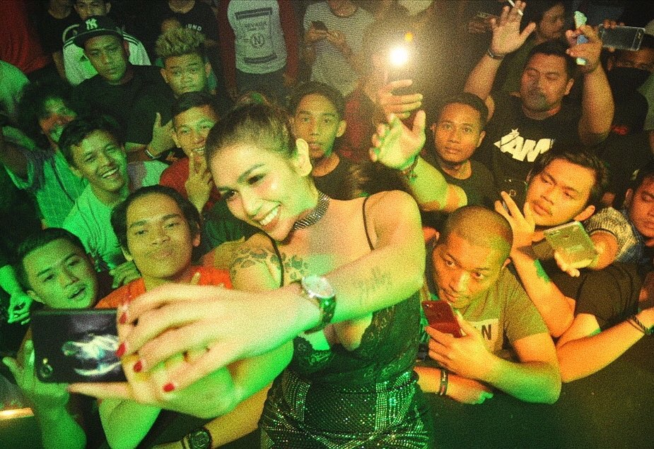 Profil DJ Gebby Vesta, DJ Sexy yang selalu Menantang Kontroversi Profil DJ Gebby Vesta, DJ Sexy yang selalu Menantang Kontroversi