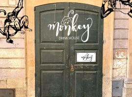 Mampir Sejenak di Monkey Drink House, Bar Koktail di Italia
