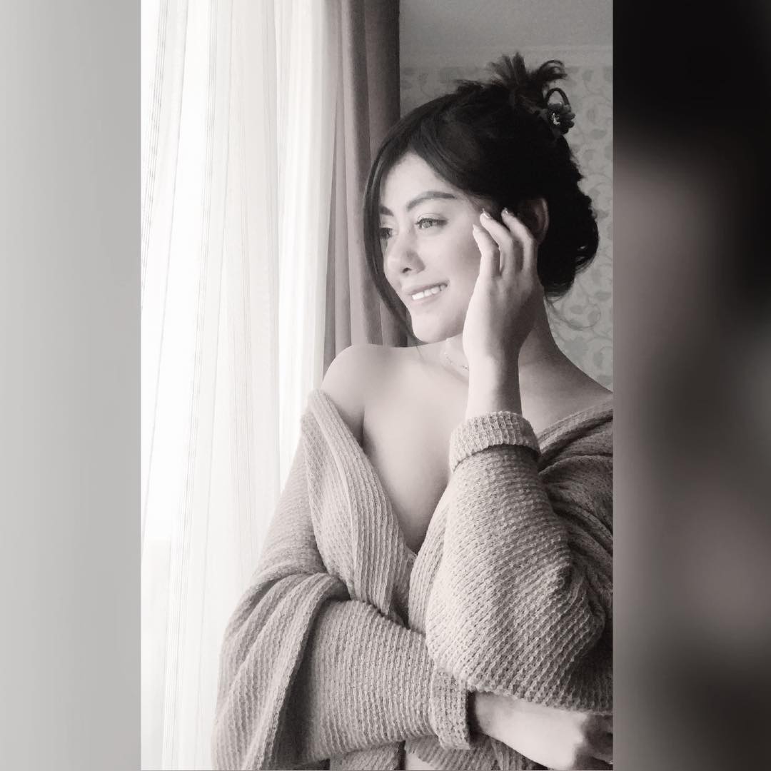 Profil Valentcia Natalie, Model Sexy yang Senang Dielus Profil Valentcia Natalie, Model Sexy yang Senang Dielus