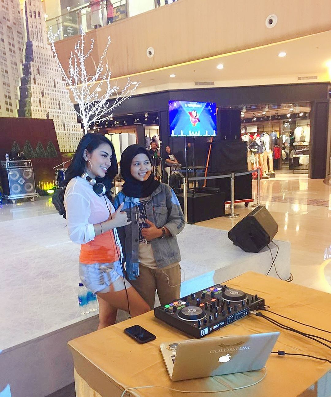 Sosok Manis DJ Nurie Sherlya