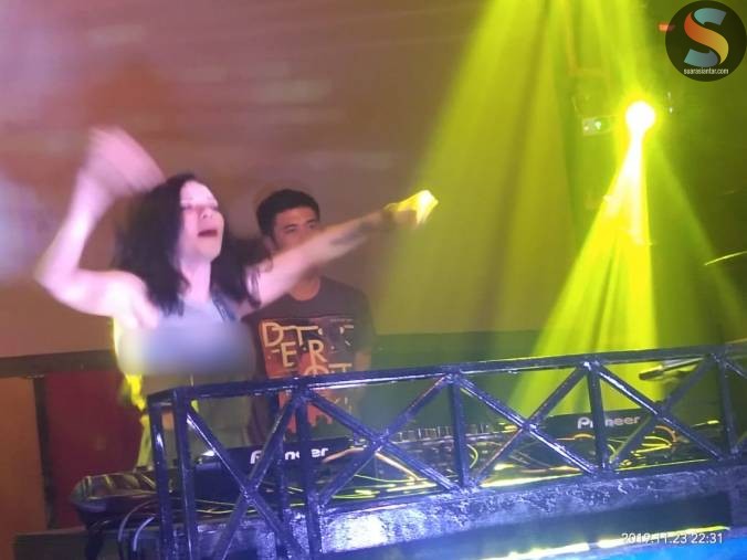 DJ Debby Kennedy, Female DJ Jakarta yang Tampil Atraktif