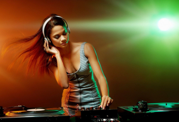 DJ Nenaj, Eks Pramugari yang Menjadi Female DJ