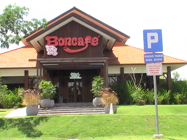 Menikmati Steak dan Ice Cream di Boncafe Steak Surabaya