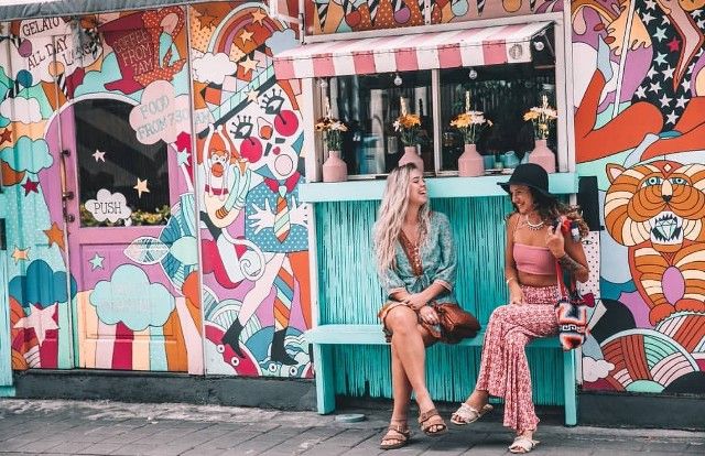 Sea Circus Bali, Ngafe Serasa Berada di Pinggir Pantai