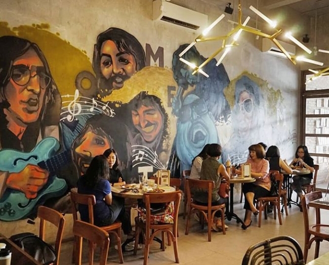 Momentum Cafe Tangerang: Sajian Tradisi Liwetan Ala Cafe