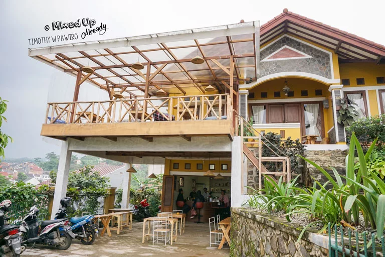 Tempat Ngopi Asyik dengan Pemandangan Citylight di Bandung
