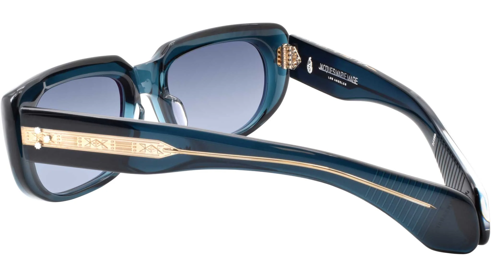 Tampil Gaya, Ini Deretan Kacamata Mewah untuk Pria