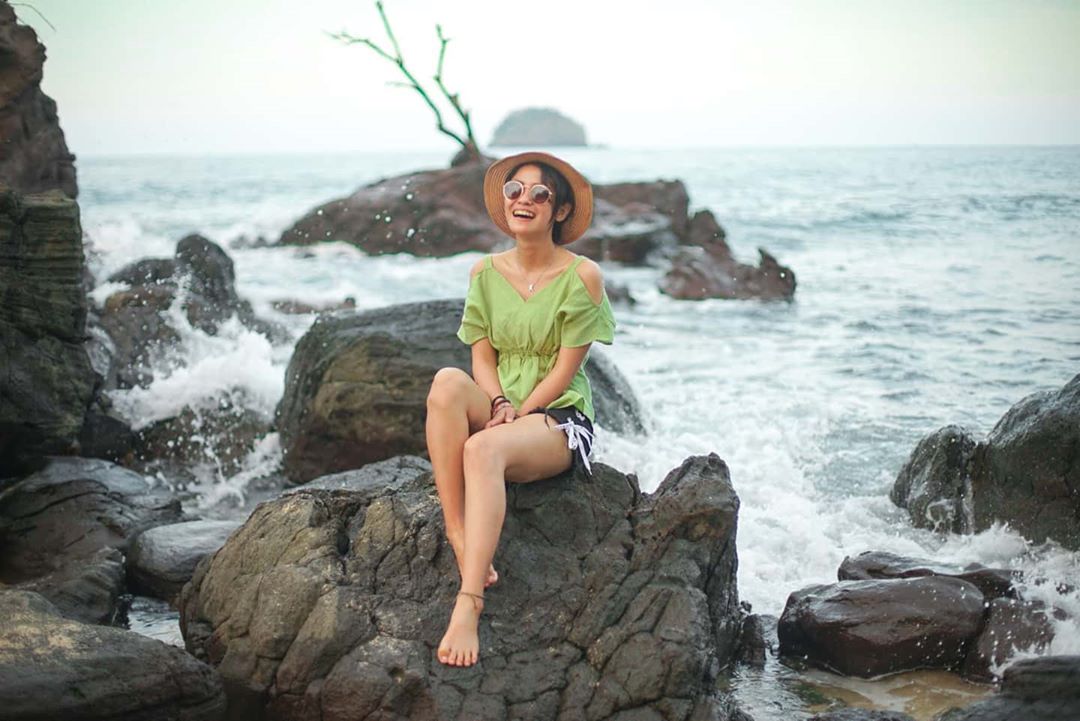 Ayi Dara, Selebgram dan Presenter Penakluk Gunung