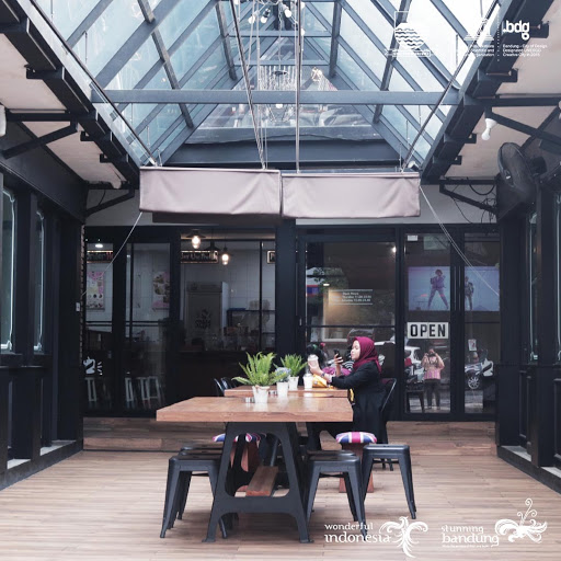 4 Cafe untuk Nobar yang Ada di Bandung