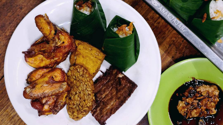 Nasi Uduk Kebon Kacang Zainal Fanani, Makannya Ketagihan Terus
