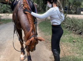 Angelita Theo, Selebgram Seksi yang Hobi Berkuda