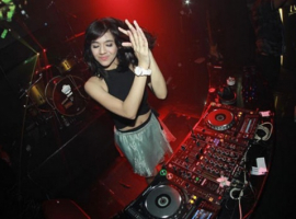 Kenalan Dengan DJ Una, DJ Cantik nan Seksi Bikin Nitizen Geger
