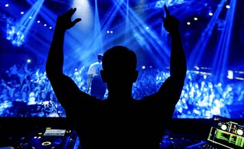 Sisi Lain Kehidupan DJ Dunia Malam: Cercaan Hingga Pujian