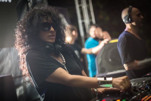 Profile DJ Nicole Moudaber, DJ dan Aktivis yang Menyuarakan Ketidakadilan