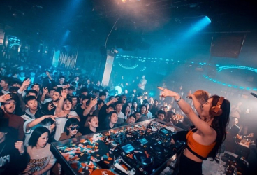 Seksinya Female DJ Jina Asal Korea  Selatan