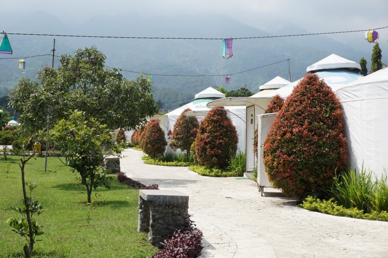 Merasakan Kesejukan Suasana Gunung Salak di The Highland Resort