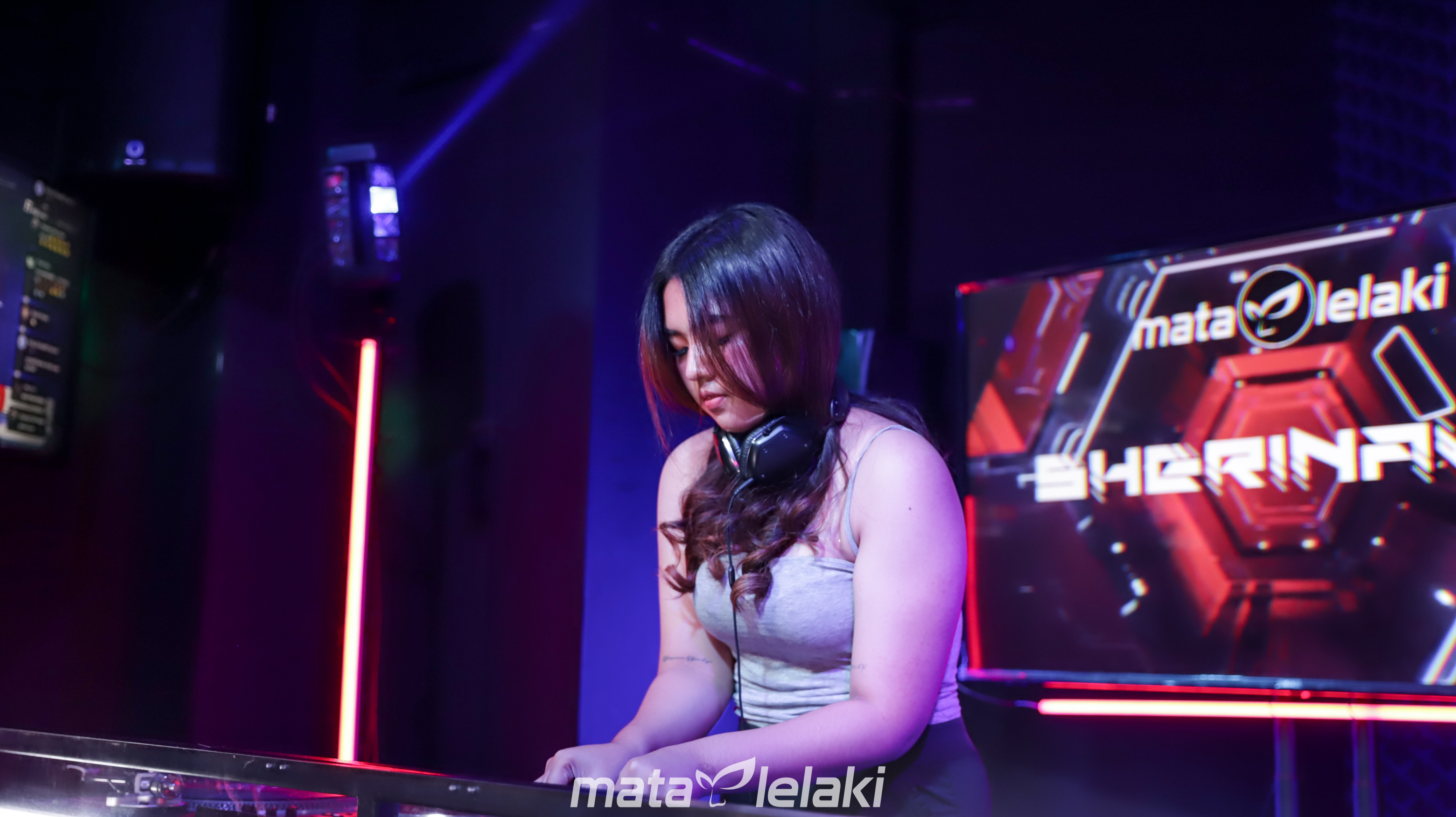 DJ Sherinave DJ Sherinave