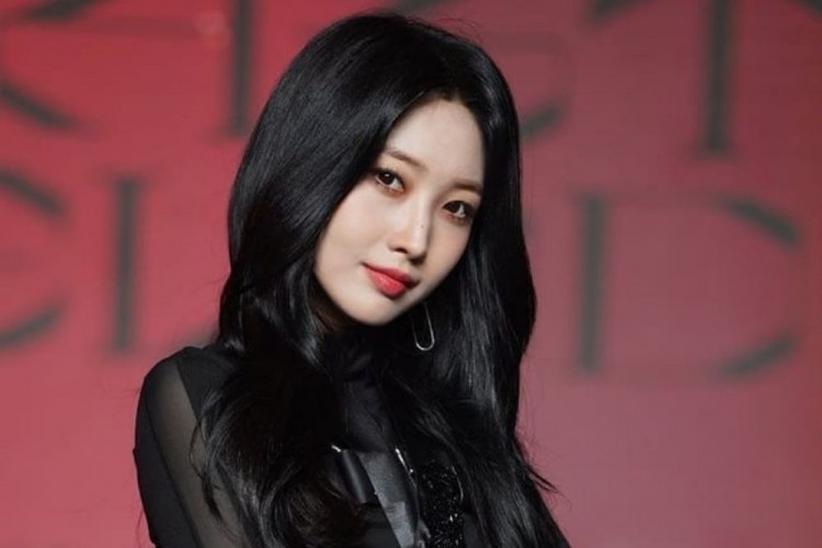 Cantiknya Potret Kece Sihyeon Sang Leader Everglow