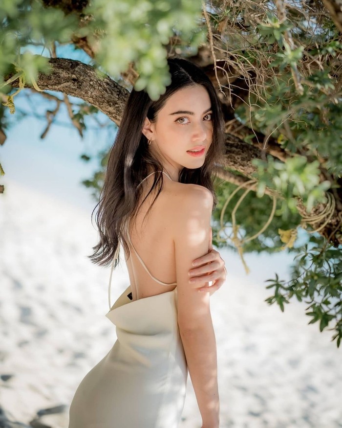 Davika Hoorne, Model Cantik Bertubuh Mungil Asal Thailand