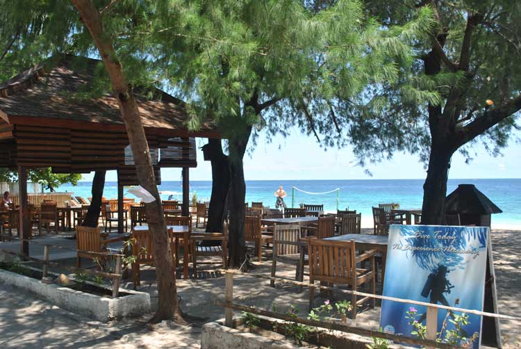 Pantai Cafe Batam, Cafe dengan Konsep Pantai dan Live Music Asyik