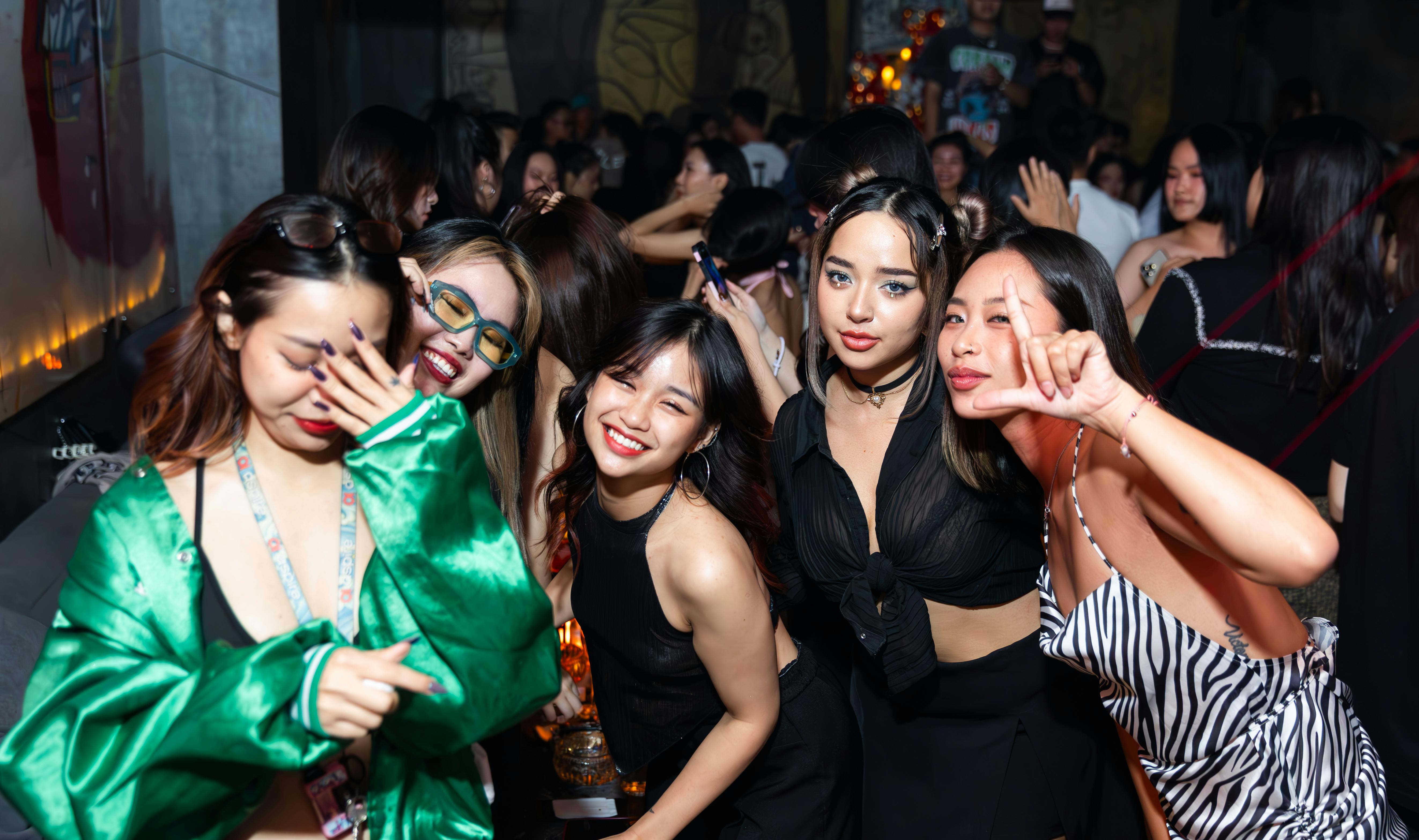 Bukan Sekadar Party, Ini Peran Penting Hosting Club