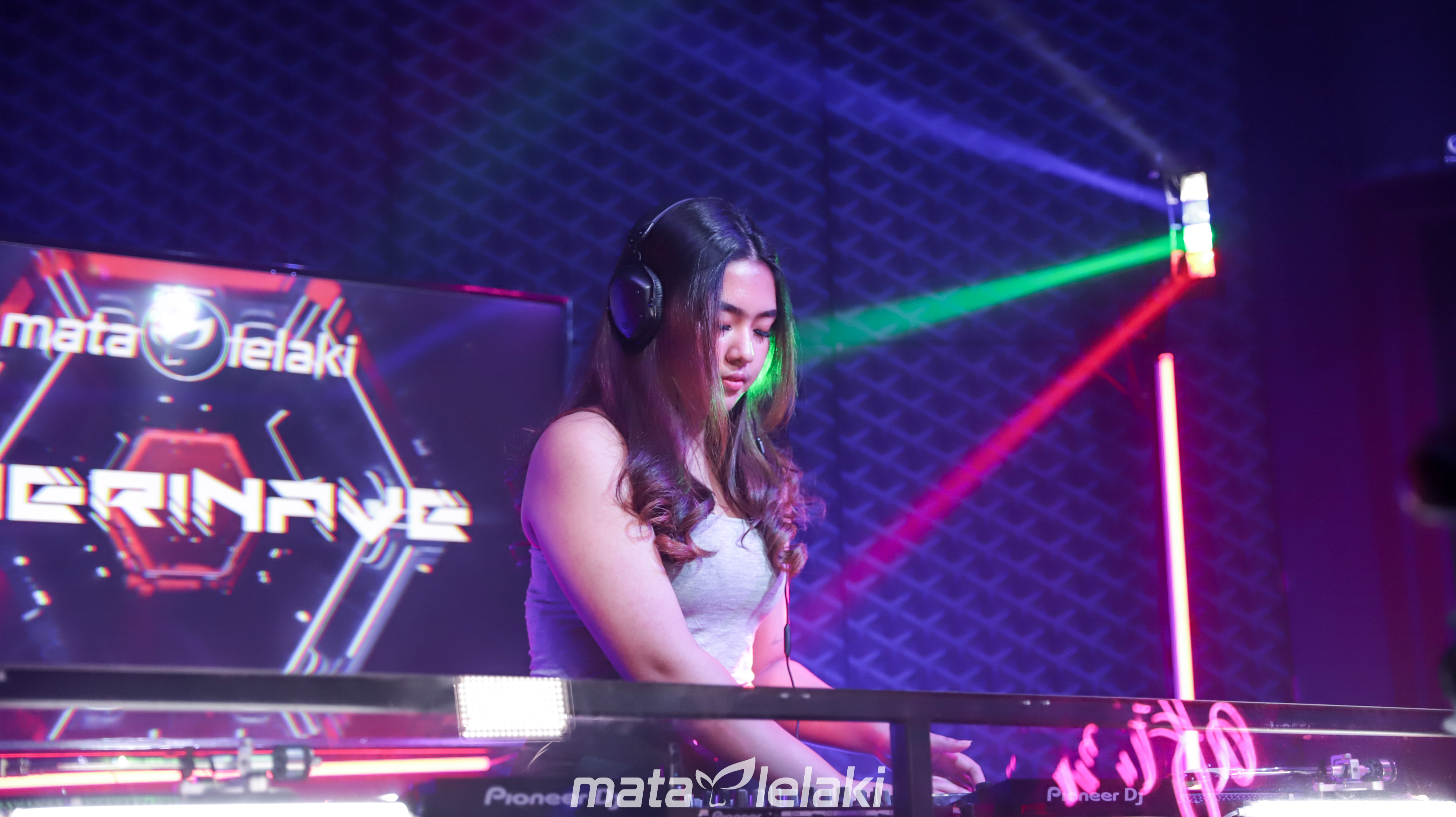 DJ Sherinave DJ Sherinave