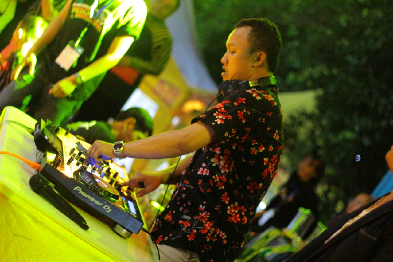 Perjalanan Karier Penuh Rintangan Male DJ Hi Five