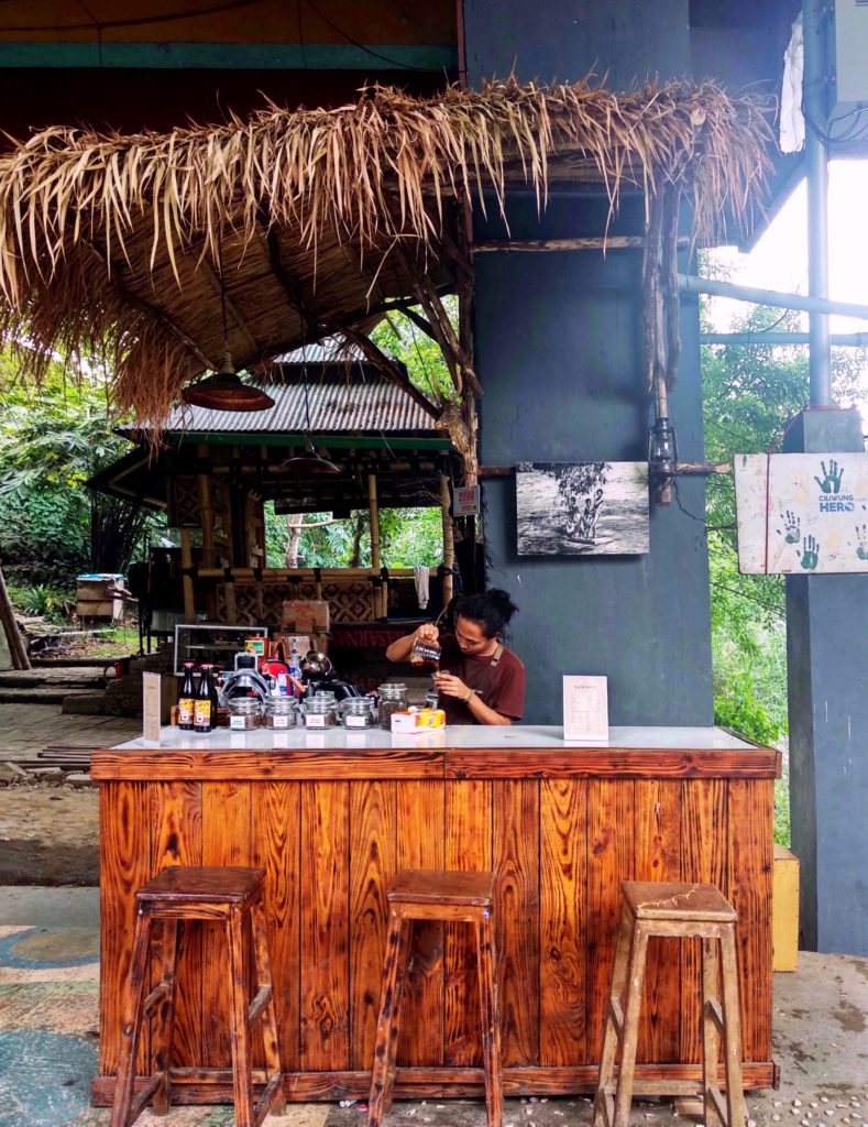 Kedai Suwung Cafe Depok, Sensasi Nikmatnya Ngopi di Tepi Kali