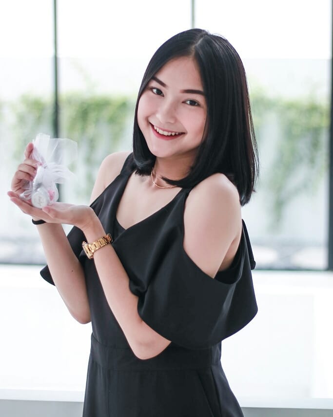 Putry Jeje, Model Dan Selebgram Berpenampilan Anggun Putry Jeje, Model Dan Selebgram Berpenampilan Anggun